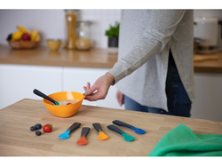 TOMMEE TIPPEE MISKY PRO SNADNÉ NABÍRÁNÍ 2 KS, S VÍČKEM A LŽIČKOU