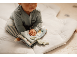 Little Dutch Závěsná textilní knížka s aktivitami Forest Friends