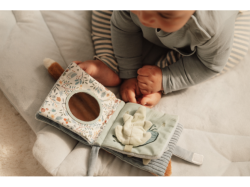 Little Dutch Závěsná textilní knížka s aktivitami Forest Friends