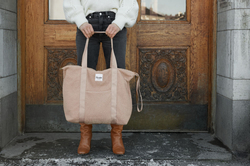 ELODIE DETAILS Přebalovací taška Soft Shell Pink Bouclé