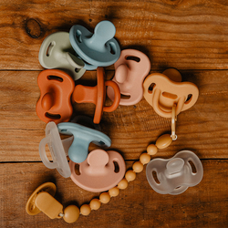 SUAVINEX KLIP na dudlík COLOUR ESSENCE