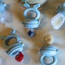 Set na krmení Fruit Feeder 4v1 Bunny